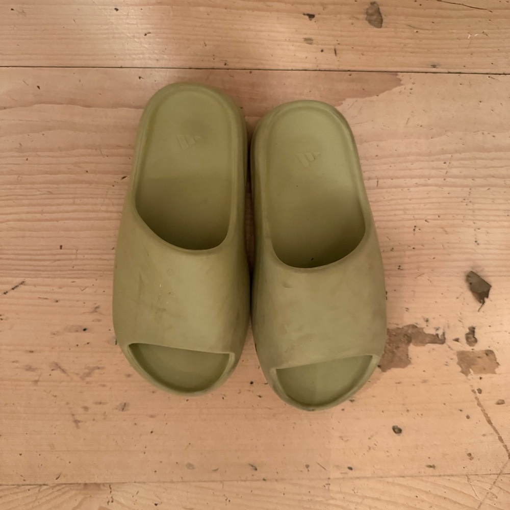 yeezy slides